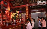 Học sinh Hà Nội vào Văn Miếu cầu may trước ngày khoa cử